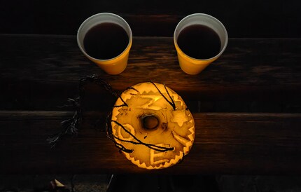 Räbeliechtli for the little one, mulled wine for mum and dad. Yay!