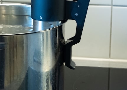 Proficook also clings to the edge of your pot.