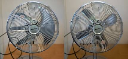 The rolling shutter effect with the electronic shutter (left) is pronounced. But the Z f almost always uses the mechanical shutter (right).