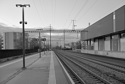 Black and white mode is a good opportunity to come up with other ideas.