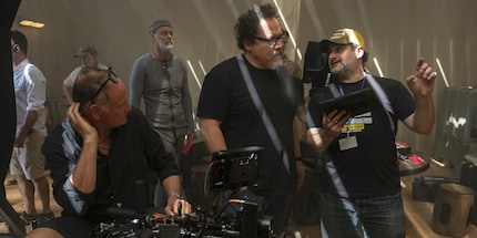 From left to right: director of photography Barry Baz Idoine, «The Mandalorian» showrunner Jon Favreau and Dave Filoni.