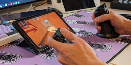 En principe, le mode fps fonctionne, mais je suis loin d’être aussi précis qu’avec une vraie souris.