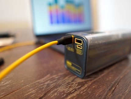 Sur le Shargeek, seul un des deux ports USB-C charge vraiment rapidement.