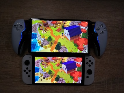 Globalement, la Nintendo Switch offre une image plus riche en contrastes et plus saturée. Le PlayStation Portal se défend bien malgré tout. Ici, la comparaison du jeu indé haut en couleur A Short Hike.