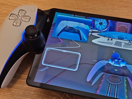 Des pavés tactiles virtuels apparaissent à droite et à gauche de l’écran dès que j’y touche.