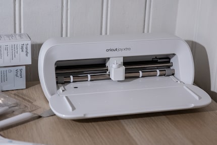 De Cricut Joy Xtra past goed in een hoek.