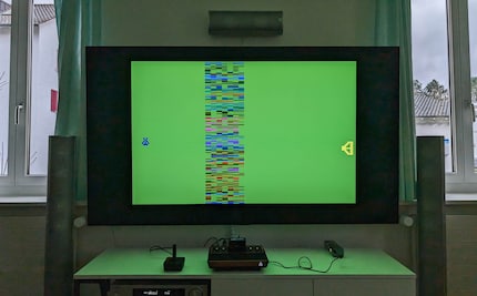 Un interrupteur situé à l’arrière permet de passer de l’image 4 : 3 ...