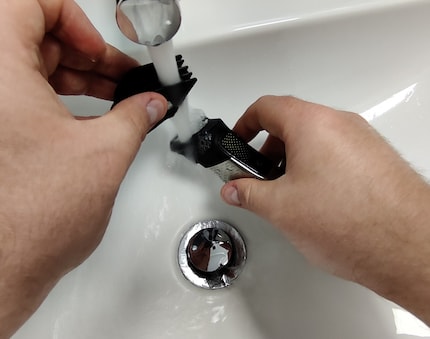 Beide trimmers zijn waterdicht en kunnen na gebruik onder stromend water worden schoongemaakt.