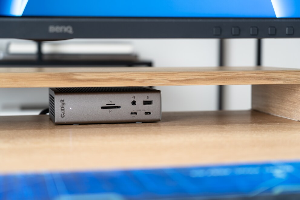 The CalDigit TS4 is the queen of docking stations and boasts a lot of ports. Since Thunderbolt 4, models that are half as expensive have also worked well.