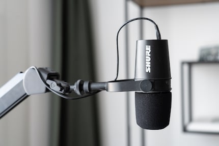 Das Shure MV7 hat neben einem XLR- auch einen USB-Anschluss. Leider leiert die Micro-Buchse aus.