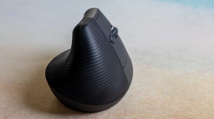 Maus: Nach mehreren Fehlkäufen bin ich bei der Logitech Lift angelangt.