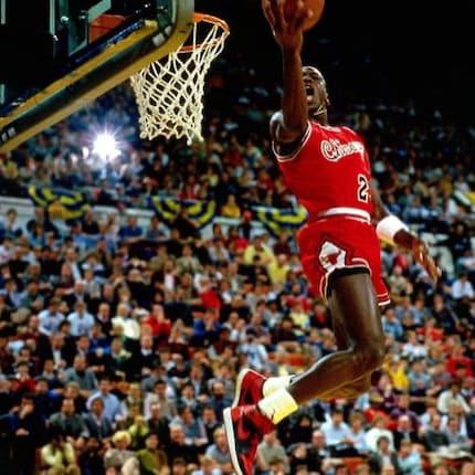 Jung und furchtlos: Michael Jordan bricht die «Uniform Uniformity Rules» der NBA.