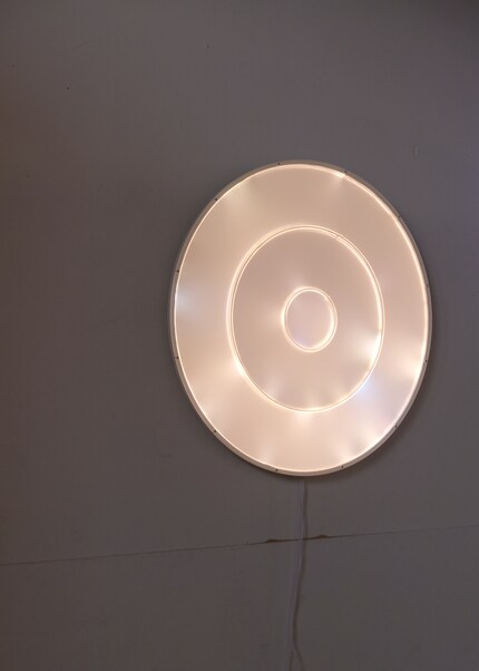 «Breathing Light» sets the breathing rhythm with light.