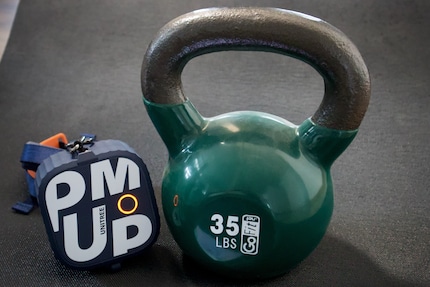 A kettlebell weighing almost 16 kilos offers less resistance than the much smaller and lighter Pump.