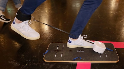 Thanks to the base plate, you can also use the devices without a door frame or other mounting option.