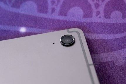 No vibration motor – but a solid camera.