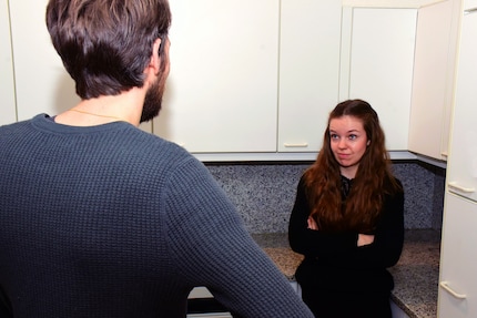 Avec cette mimique critique et cette attitude défensive, il est peu probable que je devienne l'auditrice du mois.