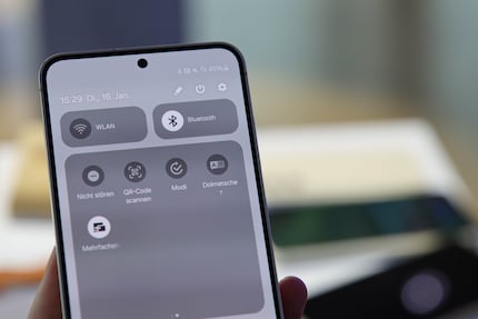 Je hebt toegang tot de tolk-app via de snelle instellingen.