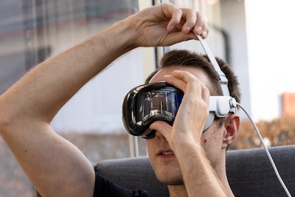 The Dual Loop Band looks less cool than the Solo Knit Band – but it’s more comfortable.