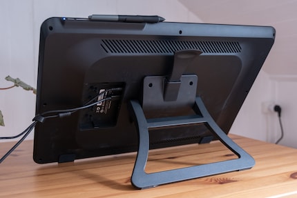 De standaard is extreem robuust - wat belangrijk is voor zo'n groot tablet.
