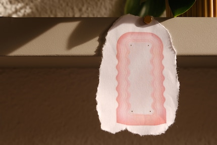 Deux en un : le miroir « Ultrafragola » est aussi une lampe.