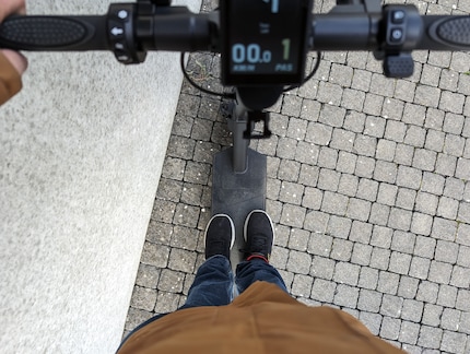 The footboard is very wide and offers good stability.