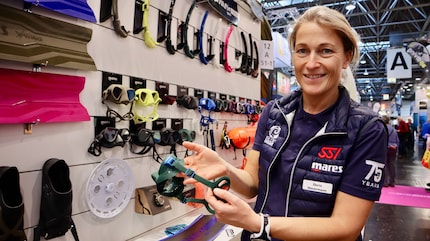 At the boat show in Düsseldorf, Doris explains what is important when freediving.