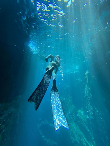 One breath is enough for Doris to explore fascinating underwater worlds.