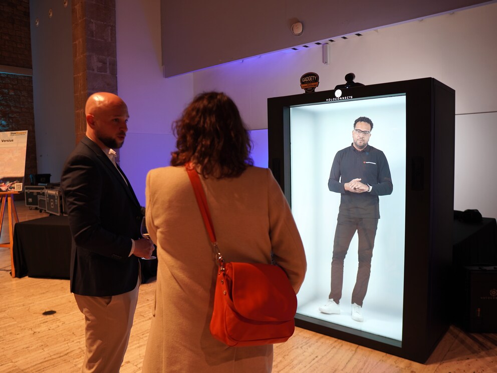 Direct vanuit het kantoor in Nederland als hologram naar het MWC gestuurd.