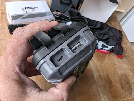 Ik had graag zonder de micro-USB-poort (links) voor het opladen.