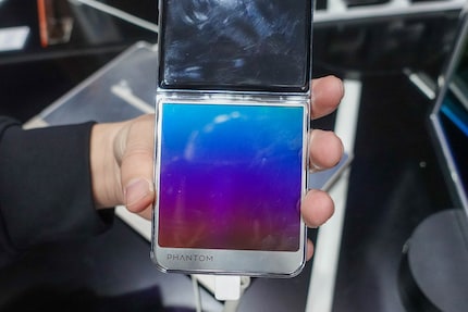 The chameleon display has been built into Tecno's folding smartphone.