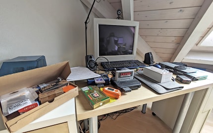 Mijn retro gaming bureau maakt moeilijke tijden door. Ik moet de boel weer op orde krijgen.