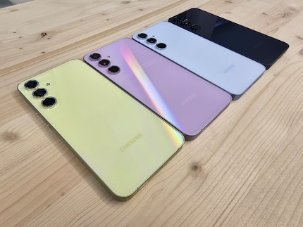 De twee nieuwe modellen van Samsung zijn elk verkrijgbaar in vier kleuren.
