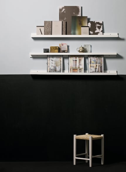Cool idea – a second wall colour directly under the shelves draws attention to the decoration.