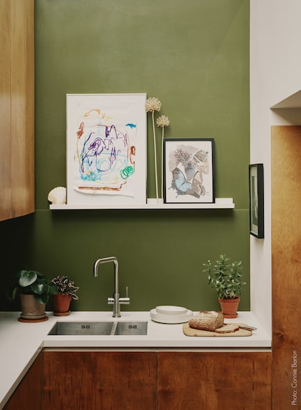 The advantage of picture ledges? They even fit into the smallest corners.