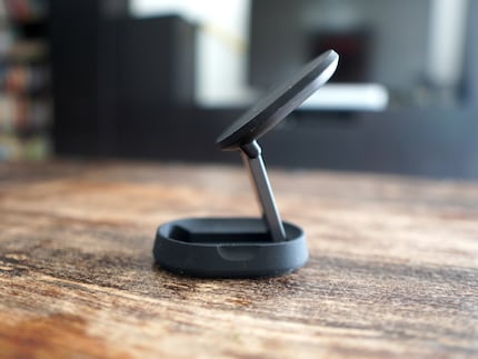 De kop van de Magnetic Charger kan in de gewenste hoek worden gezet. 