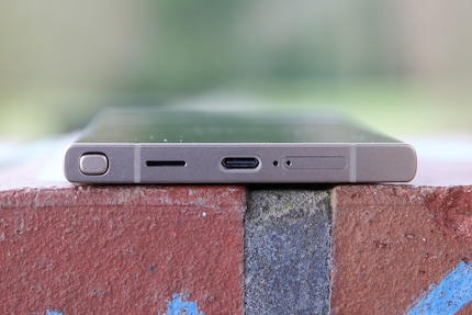 Der USB-C-Anschluss ist wie der S Pen auf der Unterseite.