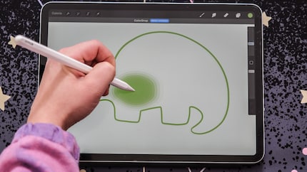 Le coloriage est rapide : il suffit de faire glisser le cercle de couleur du coin supérieur droit vers la forme.