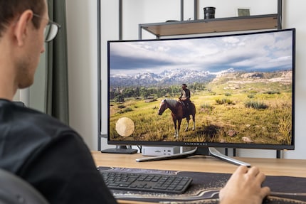 The new QD OLED panel lives up to the hype. However, Alienware’s implementation isn’t perfect across the board.