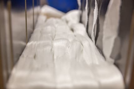 Des fils de soie d’un blanc éclatant : le produit final de la manufacture de Bolligen.