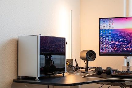Der Computer ist kompakt. So kann ich ihn problemlos auf den Schreibtisch stellen.