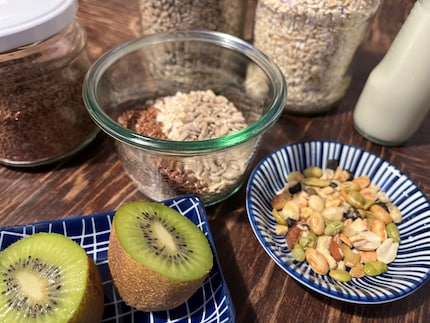 Vers fruit, noten en gemengde granen zijn geschikt beleg.