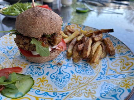 Das Ergebnis kann sich durchaus sehen lassen und schmeckt vor allem der ganzen (nicht veganen) Familie.