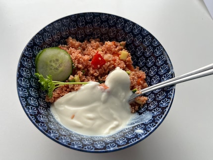Mittlerweile gibt es für praktisch alle Milchprodukte veganen Ersatz. Meist aus Soja, Hafer oder Mandeln.