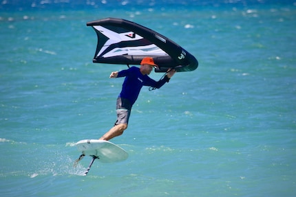 Mike Jucker is also involved in wingfoiling and reports on the latest evolutions in the sport.
