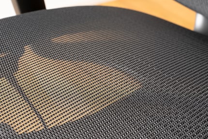 Das Mesh wirkt robust. Ich verstehe nicht, warum Razer so wenig Garantie darauf gibt.