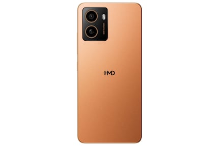De drie Pulse smartphones zien er vrijwel identiek uit. De Pulse + in oranje wordt hier als voorbeeld getoond.