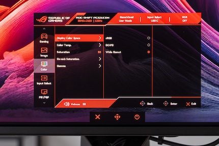 The on-screen display is clear and the options are clearly labelled. I think this is much better for a monitor than the cumbersome SmartTV systems that manufacturers like Samsung sometimes use.