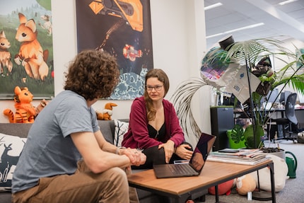 Philomena Schwab au Swiss Game Hub à Zurich, qui accueille plus de 60 développeurs de jeux.