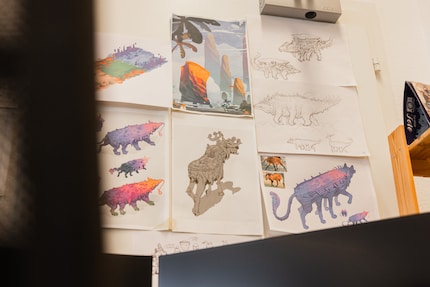 Stray Fawn a des idées claires en matière de design et les fait valoir auprès des autres studios si nécessaire. Cependant, ils laissent beaucoup de liberté aux studios.
